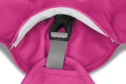 Ruffwear - Sun Shower™ Rain Jacket - Alpenglow Pink -Pet dog 05302 sunshower alpenglowpink buckle web 640x 02be0729 3e4c 4f40 bea8 0e51ffcc54b1