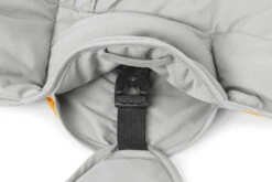 Ruffwear - Quinzee Insulated Jacket - Cloudburst Grey -Pet dog 05602 quinzee cloudburstgray buckle web 640x 1