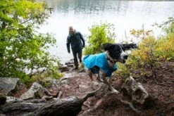 Ruffwear - Sun Shower™ Rain Jacket - Blue Dusk 14 Ruffwear - Sun Shower™ Rain Jacket - Blue Dusk -Pet dog web andybodiesuttlelake web 1